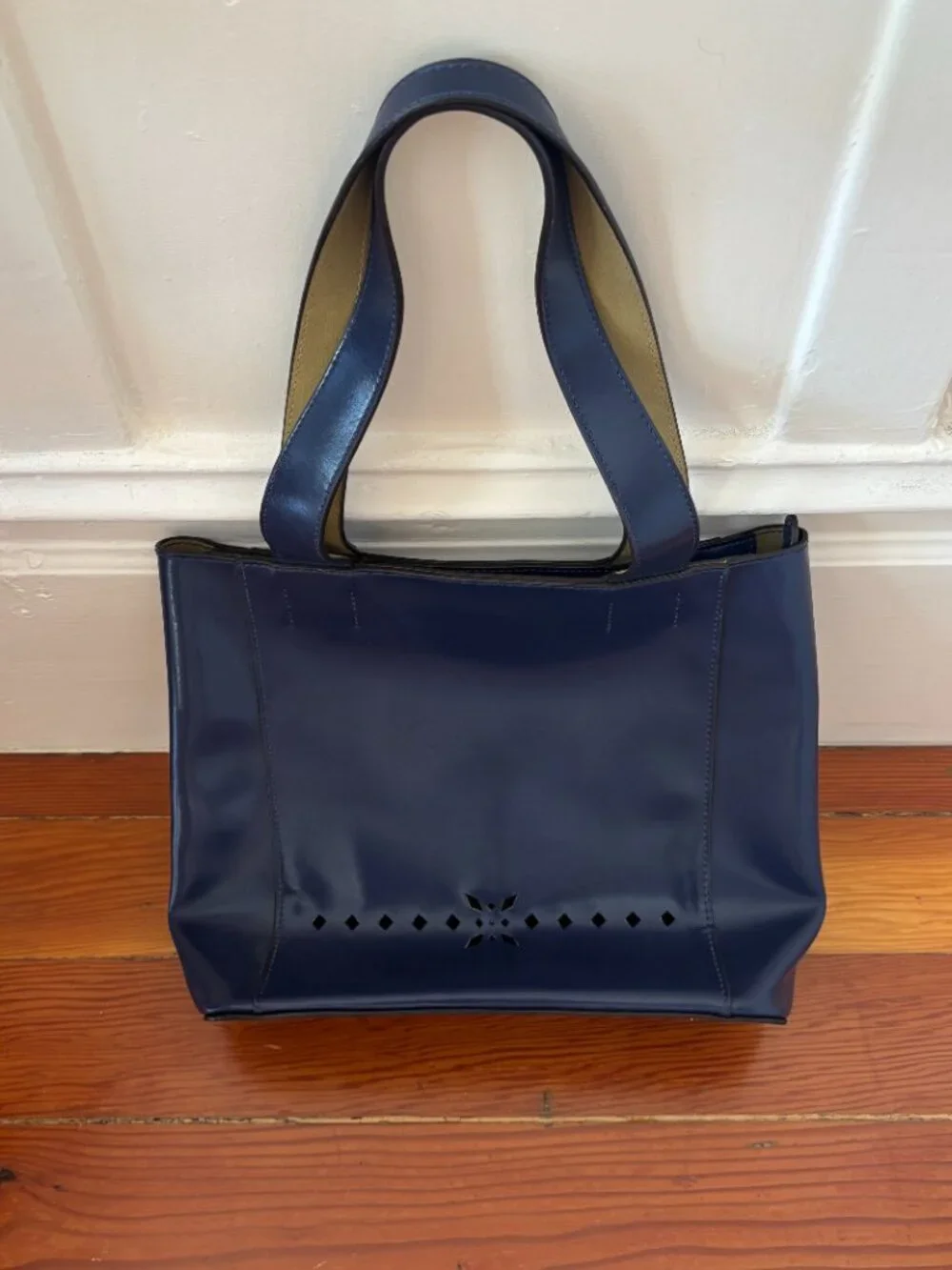 Mondani Y2K Minimalist Vintage Structured Purple Faux Leather Tote Cutout Detail